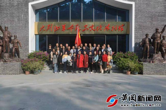 英山实小党总支开展缅怀先烈牢记使命红色传统教育活动