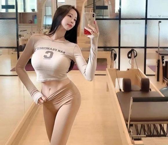 长腿大胸细腰翘臀颜值高的绝色美女到底存不存在?