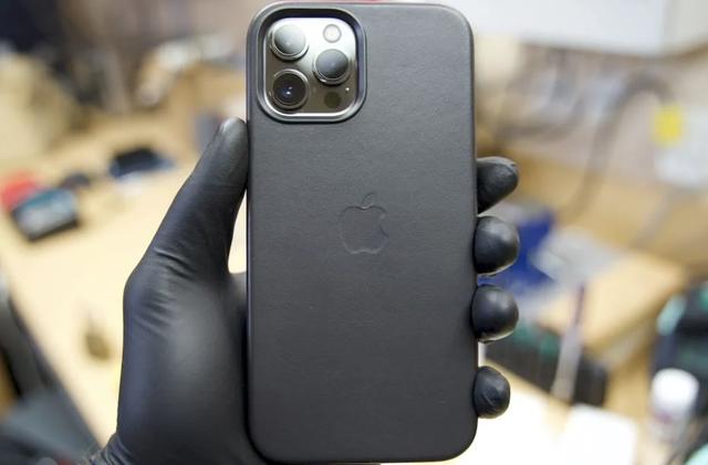 传感器位移稳定代替光学稳定不一定更好,但是由于它每秒可以校正5000