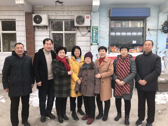 上伏村2019年正月初七同学们到晋城晋普山看望冯老师