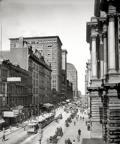 (1900年,美国芝加哥,伦道夫街,马车,轨道交通和行人相安无事.)