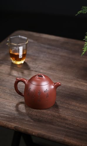 都说紫砂陶刻比制壶容易,但能把刻绘做到钱一清这样的不多吧?