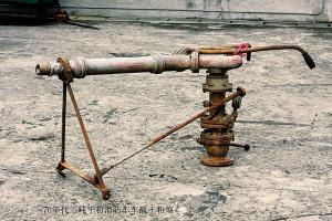 上世纪70年代使用的车载干粉灭火枪