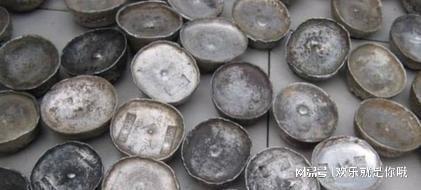 古代银子的真实样子表面布满污垢和牙印掉地上你都不认识
