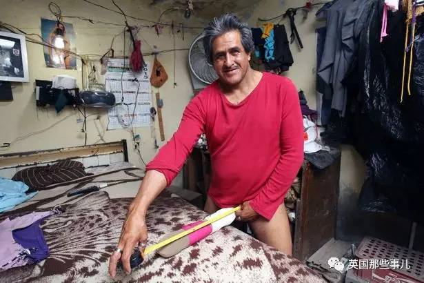 而他自己对此的解释是,他把自己这根大丁丁视为残疾,平时里尽量隐藏