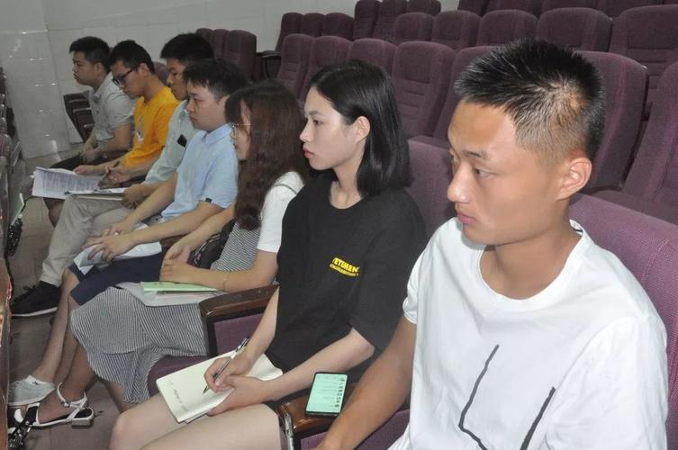 沅陵一中青年教师暑期"充电忙"