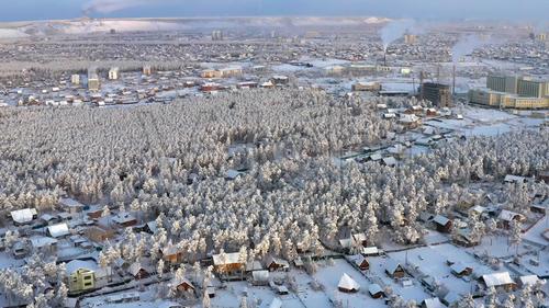 冰城雅库茨克小镇风景异国风情雪景航拍_3840x2160_高清视频素材下载