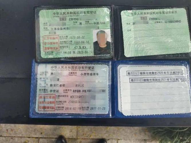 **123号牌的黑色奔驰suv汽车在境内行驶也就是说有两辆同品牌同颜色同