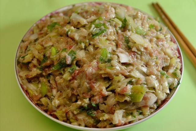 饺子馅好吃有秘诀,关键掌握这2步,肉馅鲜嫩多汁不柴不腥