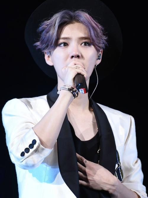 男儿有泪!李钟硕宋仲基鹿晗 花美男欧巴哭起来颜值不减