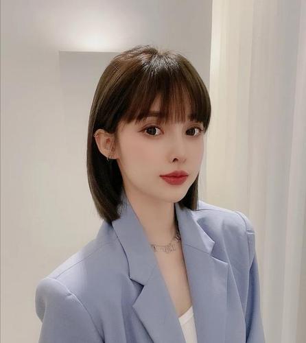 过了35岁的女人就放弃中分吧,试试这些刘海发型,时髦