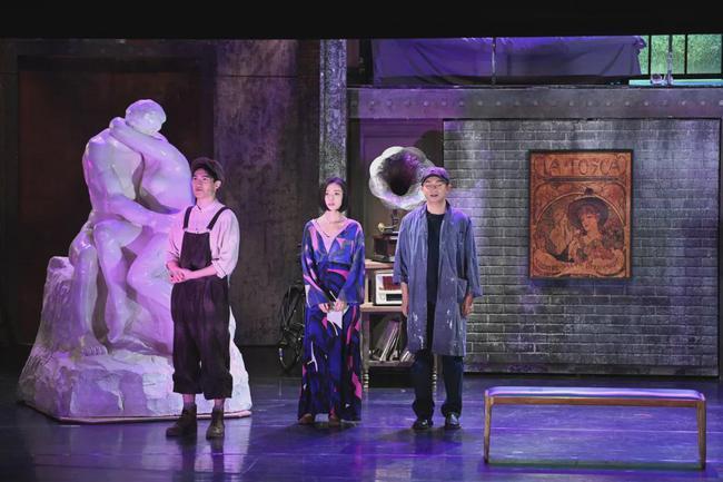 倪妮参演话剧幺幺洞捌在国家大剧院做一场梦中梦