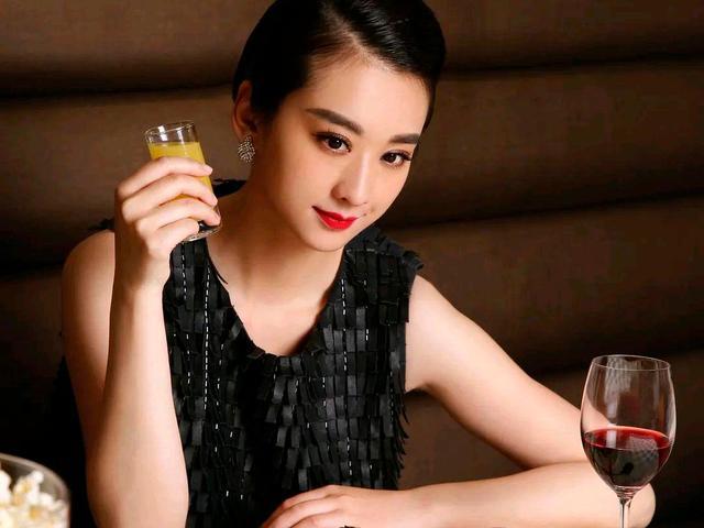 要说古装美女,穆婷婷得算上一个