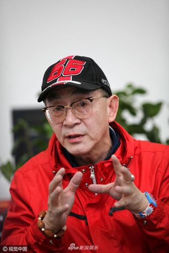 董董接受记者采访时表示,和六小龄童老师合作才知道什么是真正的敬业