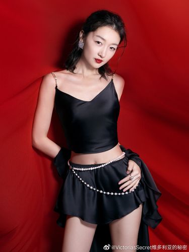 维多利亚的秘密周冬雨杨幂何穗2021开年大片火热来袭