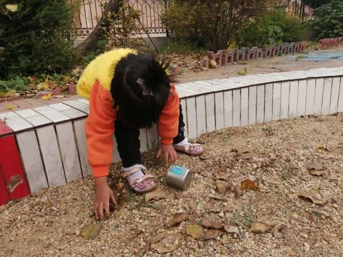 "一起来玩沙"——油坊幼儿园中班户外活动