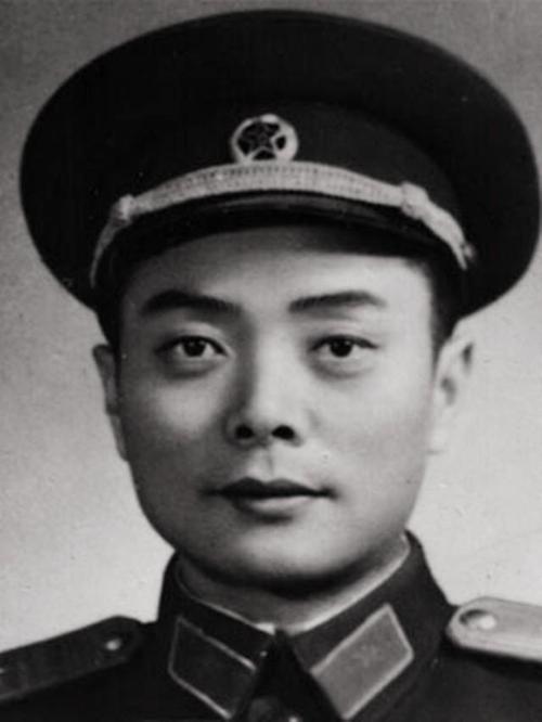 周世忠在解放战争中,他在华中,华东野战军中先后担任
