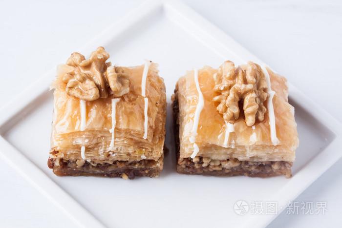 与核桃果仁蜜饼