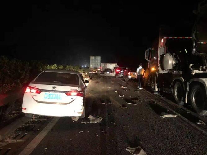 突发!海南环岛西线高速13车连撞(视频 多图)