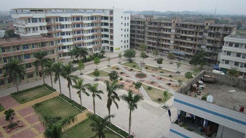 化州市中垌中学是一所历史悠久﹑文化深厚,环境幽雅﹑成绩显著的完全