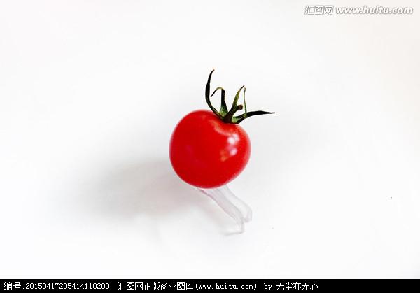 一个红色小西红柿