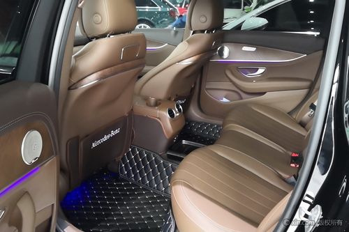 奔驰后排全景