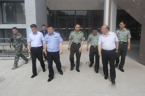 邯郸市军分区政委周世斌大校到职教考察指导工作