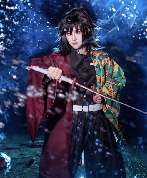 《鬼灭之刃》富冈义勇cosplay,小哥哥太好看了,帅气十足