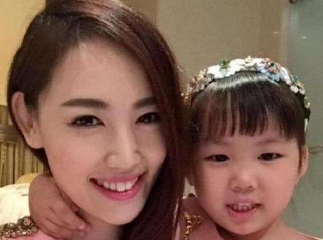 马蓉大尺度直播"被举报",网友:求求你为了孩子,要一点