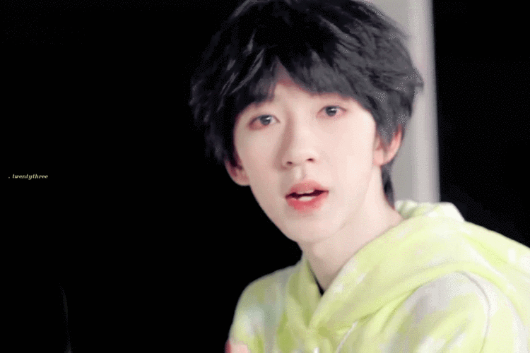 周六的上午收获霖霖小漂亮的动图暴击|贺峻霖_新浪新闻