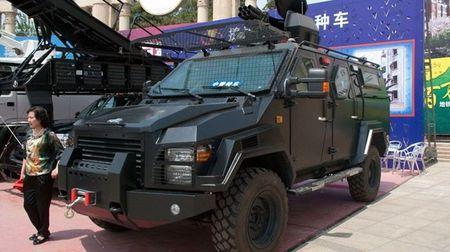 电视剧特警力量里的装甲车是什么车