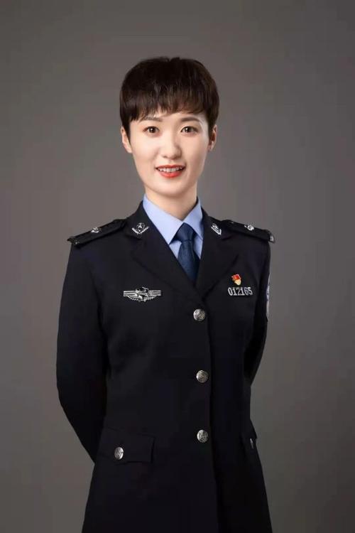 致敬最美的"警花"