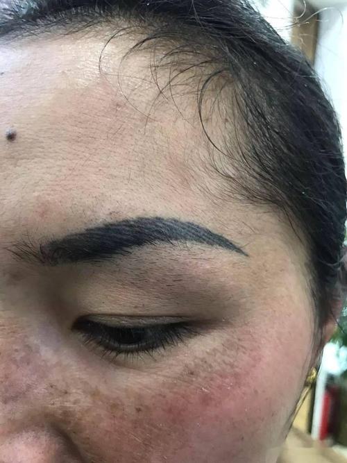 重点来了 眉毛想要留色好 看这里  1,纹眉/眼线24小时内可以用棉签沾
