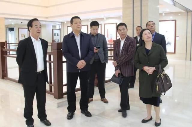 由家族二代的儿子黄建勋,女儿黄婉如分别出任上市公司联泰环保的董事