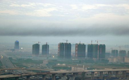 郑州上空现黑色污染带 如"黑雾"环绕 空气污染的危害