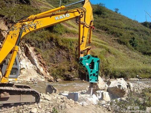 挖掘机破碎锤特点