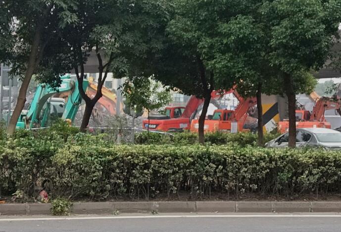 江苏无锡高架桥坍塌已致3人死亡现场几公里外实施交通管制
