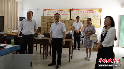 平舆县政府副县长陈玉杰检查高考前准备工作