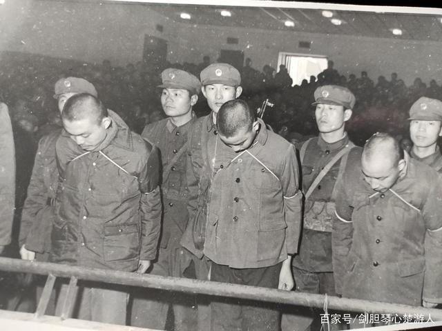 上世纪八十年代严打公审大会