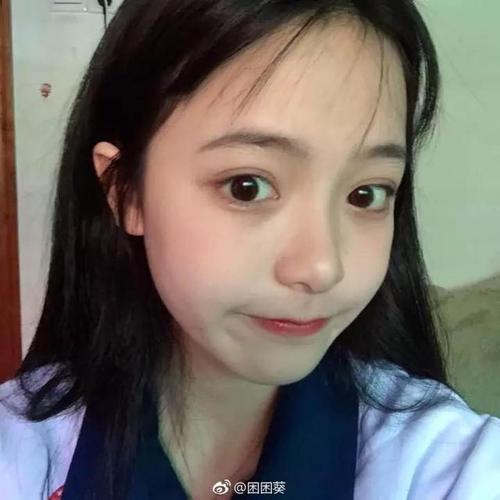 原创因"罚站照"爆红的高中女生,这才是真正的初恋脸吧.