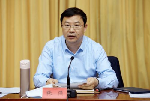市委常委,常务副市长张强出席会议并讲话.