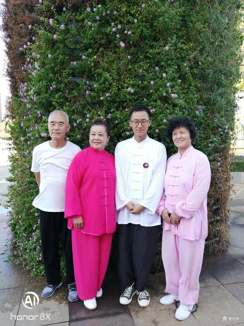 其它 〔海南东方〕扎西六位弟子火车站广场传太极 写美篇  老师们走到