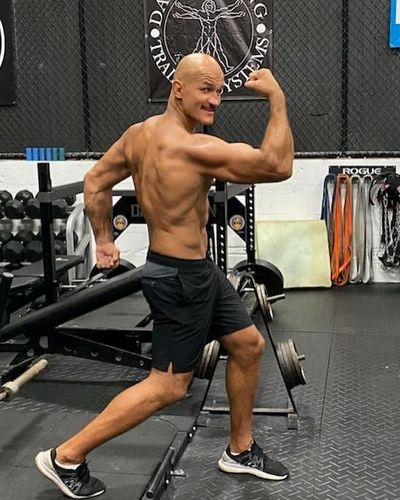 ufc前重量级冠军小菊朱尼尔多斯桑托斯ins照片自取