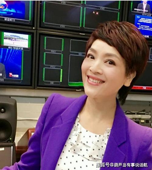 原创央视主持人章伟秋,出身于绘画世家,结婚多年,夫妻恩爱生活幸福