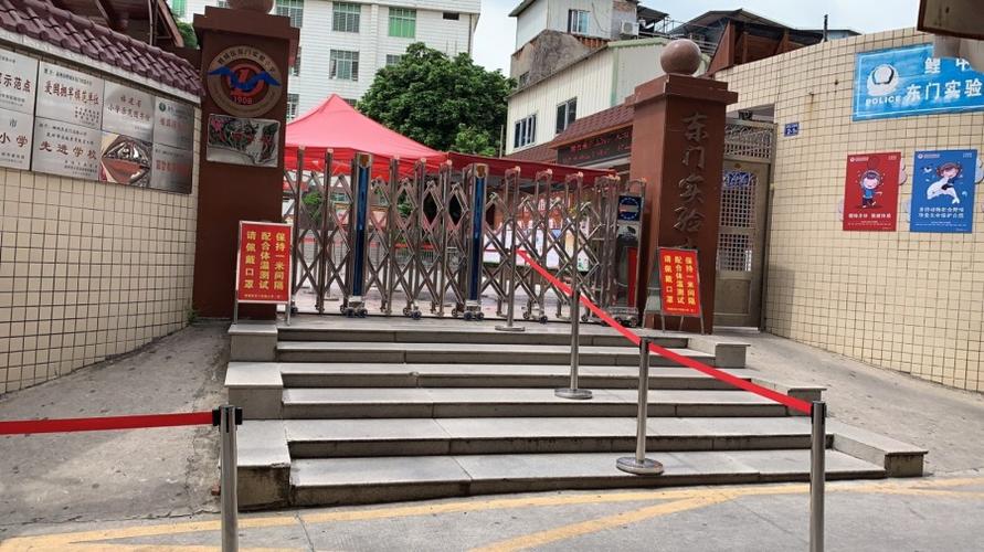 容纳人数: 1200人 东门实验小学地震应急避难场所坐落于泉州市鲤城区