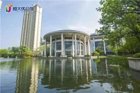 安庆恒大优公馆部分户型拥有独立厨房及景观飘窗,空间灵动百变,宜