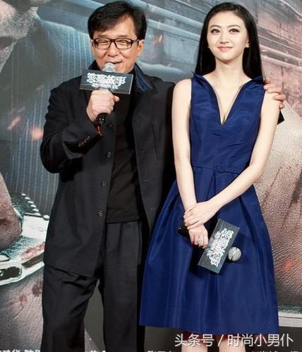 "景甜留给大众的印象,就两个关键词,一个是背景,一个是男人堆……景甜