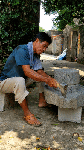 "打石磨"渐行渐远的老手艺 传统石匠陈益安 一锤一锤敲出充满温度的