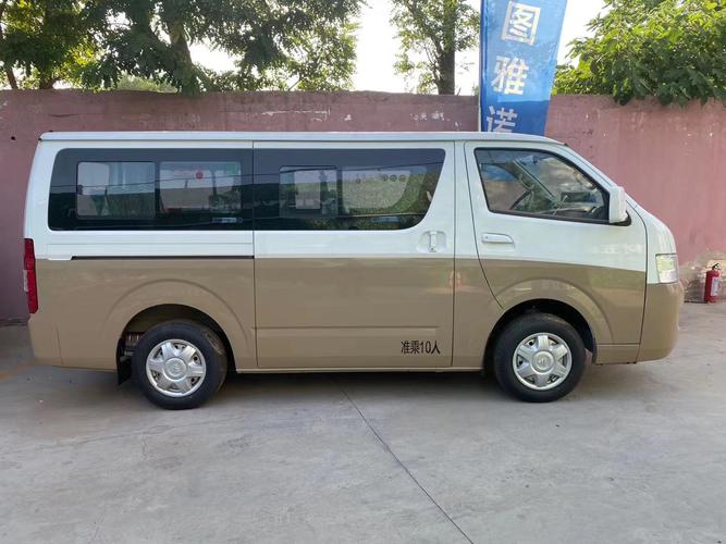 福田风景g9这款面包车之前多用于拉货,如今随着房车市场的升温,这款