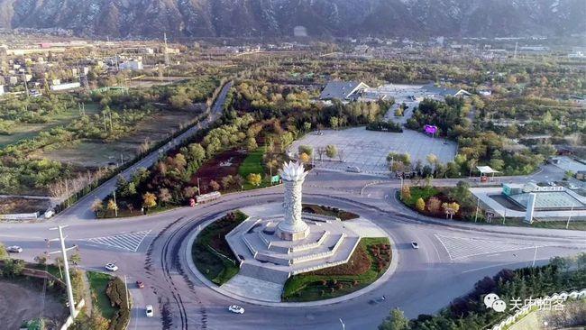 华阴市飞越华山脚下航拍宝莲灯雕塑